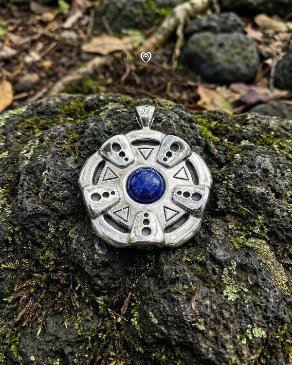 Colgante con geometría cósmica Imanael, en plata con lapislazuli. Joyería energética y alquímica de Ivan-HoloCosmic.